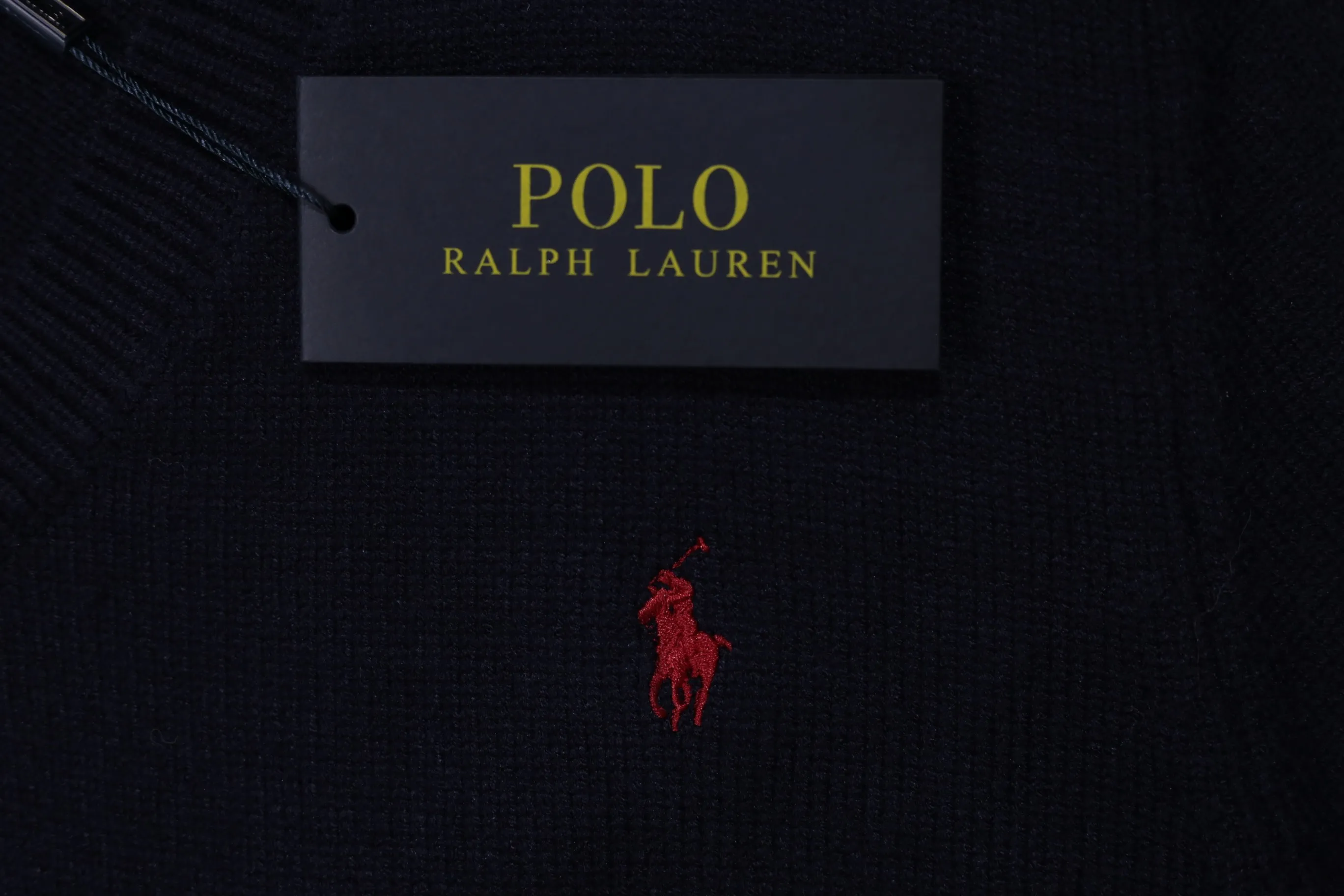 P260 Style No. D04) The top version on the market in 2025 Ralph Lauren #ootddailywear #Autumn and winter sweater #Knitted sweater outfit #ralph lauren sweater #Can be worn by both men and women [Star R] Finally waited until the Ralph men’s twist v-neck sweater is finally here! The most popular sweater is a limited edition every year. There won’t be many styles in the store! Ralph Lauren men's V-neck sweater [Fire R] has a really nice shape. It can be worn alone or as a jacket. It can also be worn inside or worn with a shirt~100% pure cotton #Practical wear. Colors: natural white, navy blue, khaki, gray, size S to XL